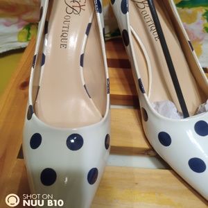 BLUE  AND WHITE  POLKA DOT HEELS / NEW